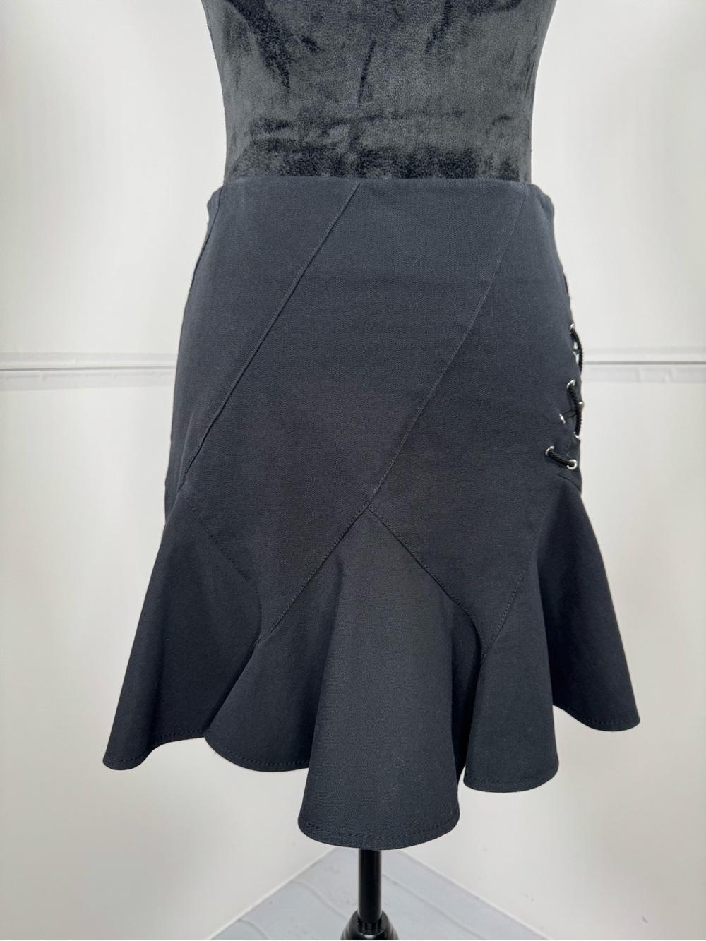 Derek Lam 10 Crosby Black Grommet Lace-Up Flounce Mini Skirt Size 2